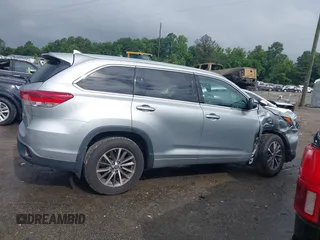 2018 Toyota Highlander SE с VIN 5TDJZRFH1JS545568, выставлен на аукционе IAAI как лот 42582513 с пробегом 120 695 миль миль и . История ставок и продаж доступна на DreamBid. Изображение 13.