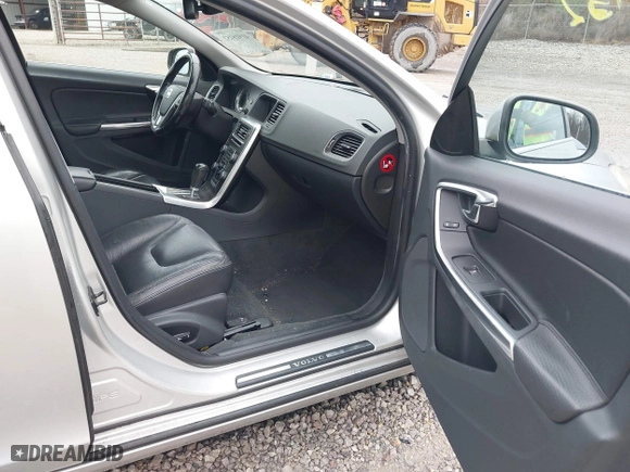 2012 Volvo S60 T5 with VIN YV1622FS7C2141904, listed as a IAAI auction lot 41918452 with 151,908 mi miles. Bid and sale history available at carsss.com. Image 5.