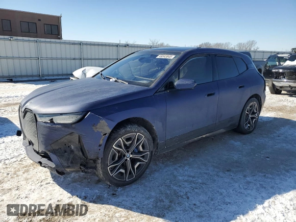 2023 BMW iX M60 z VIN WB533CF00PCM07995, wystawiony jako Copart lot #46043845 z przebiegiem Nie podano mil oraz Szkoda całkowita • Salvage title. Historia ofert i sprzedaży dostępna na DreamBid. Obrazek 1.
