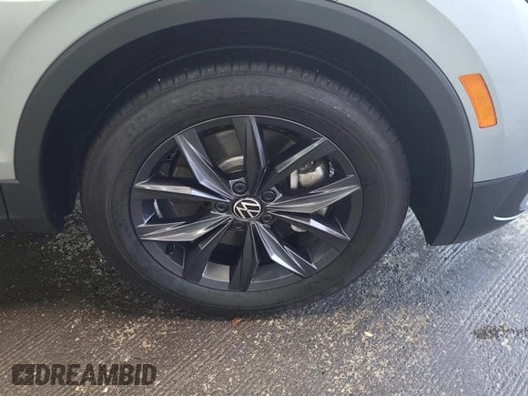 2024 Volkswagen Tiguan SE with VIN 3VV3B7AX5RM107374, listed as a IAAI auction lot 42845196 with 24,195 mi miles and . Bid and sale history available at DreamBid. Image 27.