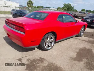 2009 Dodge Challenger R/T z VIN 2B3LJ54T89H588042, wystawiony jako IAAI lot #42122055 z przebiegiem Nie podano mil oraz . Historia ofert i sprzedaży dostępna na DreamBid. Obrazek 4.