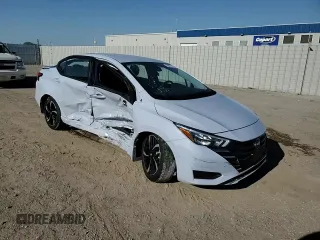2024 Nissan Versa SR z VIN 3N1CN8FV4RL920216, wystawiony jako Copart lot #56881115 z przebiegiem 6 568 mil mil oraz Szkoda całkowita • Salvage title. Historia ofert i sprzedaży dostępna na DreamBid. Obrazek 13.