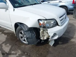 2006 Toyota Highlander w/3rd Row with VIN JTEDP21A560093649, listed as a IAAI auction lot 41815683 with 228,745 mi miles. Bid and sale history available at carsss.com. Image 6.