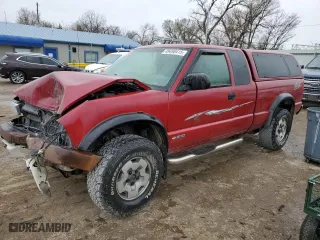 2002 Chevrolet S-10 LS with VIN 1GCCT19W828236708, listed as a Copart auction lot 49498415 with 243,633 mi miles and Salvage Title. Bid and sale history available at carsss.com. Image 1.