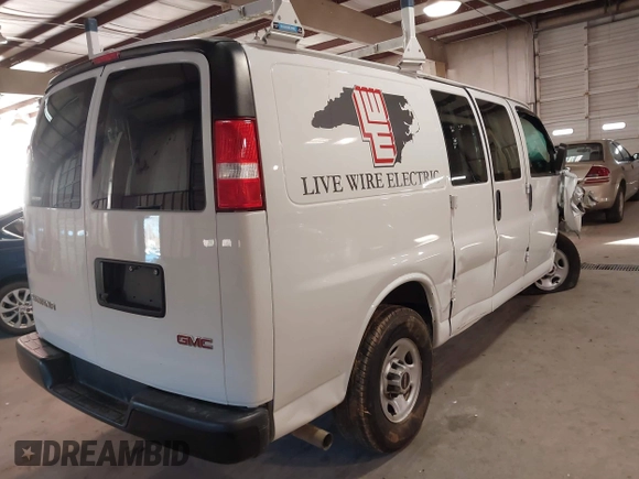 2020 GMC Savana Cargo Van with VIN 1GTW7AFP2L1273696, listed as a IAAI auction lot 41260652 with 73,307 mi miles. Bid and sale history available at carsss.com. Image 4.