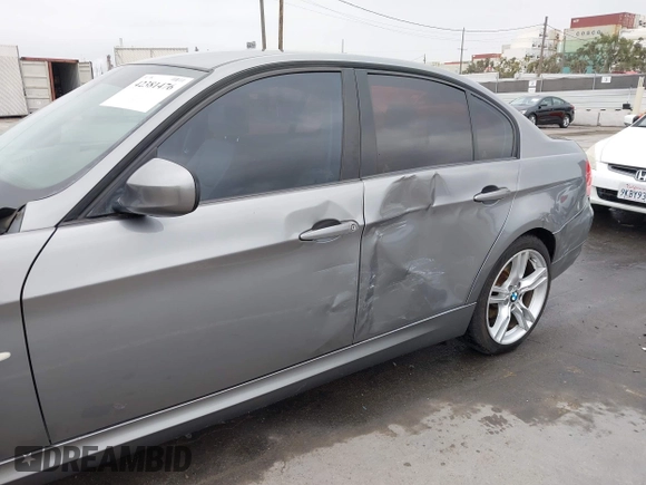 2011 BMW 3 Series 328i z VIN WBAPH5C5XBA448624, wystawiony jako IAAI lot #42381476 z przebiegiem 151 363 mil mil oraz . Historia ofert i sprzedaży dostępna na DreamBid. Obrazek 6.