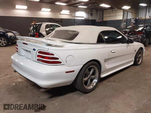 1995 Ford Mustang z VIN 1FALP45T8SF226134, wystawiony jako IAAI lot #42378456 z przebiegiem 34 868 mil mil oraz . Historia ofert i sprzedaży dostępna na DreamBid. Obrazek 4.