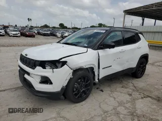 2022 Jeep Compass Latitude with VIN 3C4NJCBB9NT211131, listed as a Copart auction lot 54929515 with 39,506 mi miles and Salvage title. Bid and sale history available at DreamBid. Image 1.