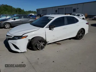 2020 Toyota Camry SE z VIN 4T1M11AK4LU906763, wystawiony jako Copart lot #53023285 z przebiegiem 88 371 mil mil oraz Szkoda całkowita • Salvage title. Historia ofert i sprzedaży dostępna na DreamBid. Obrazek 1.