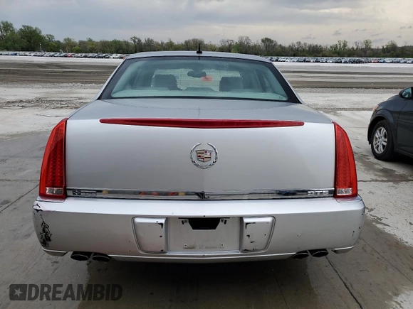 2006 Cadillac DTS 1SD z VIN 1G6KD57Y26U115094, wystawiony jako Copart lot #53534355 z przebiegiem 126 631 mil mil oraz Szkoda całkowita • Salvage title. Historia ofert i sprzedaży dostępna na DreamBid. Obrazek 6.