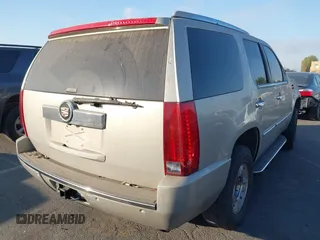 2008 Cadillac Escalade with VIN 1GYEC63848R186256, listed as a IAAI auction lot 41421198 with 1 mi miles. Bid and sale history available at carsss.com. Image 4.