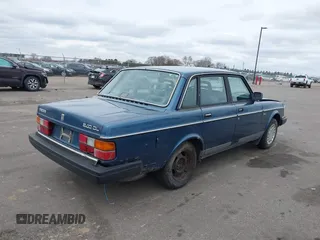 1990 Volvo 240 с VIN YV1AA8841L1423511, выставлен на аукционе IAAI как лот 41958883 с пробегом 216 943 миль миль и . История ставок и продаж доступна на DreamBid. Изображение 4.