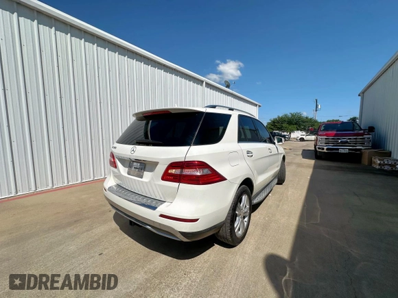 2013 Mercedes-Benz M 350 z VIN 4JGDA5JB2DA203916, wystawiony jako Copart lot #61695655 z przebiegiem 83 073 mil mil oraz Czysty tytuł • Clean title. Historia ofert i sprzedaży dostępna na DreamBid. Obrazek 4.