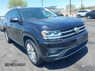 2019 Volkswagen Atlas SE z VIN 1V2UR2CA3KC613656, wystawiony jako IAAI lot #42201193 z przebiegiem 61 958 mil mil oraz . Historia ofert i sprzedaży dostępna na DreamBid. Obrazek 1.