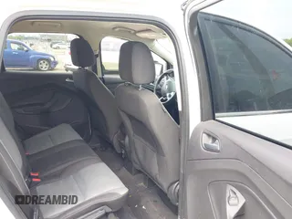 2013 Ford Escape SE z VIN 1FMCU9G9XDUD95244, wystawiony jako IAAI lot #42402531 z przebiegiem 164 844 mil mil oraz . Historia ofert i sprzedaży dostępna na DreamBid. Obrazek 8.