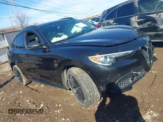 2020 Alfa Romeo Stelvio Ti z VIN ZASPAKBN6L7C74788, wystawiony jako IAAI lot #41488069 z przebiegiem Nie podano mil oraz . Historia ofert i sprzedaży dostępna na DreamBid. Obrazek 1.