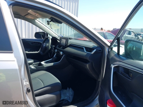 2021 Toyota RAV4 LE with VIN 2T3H1RFV8MC151565, listed as a IAAI auction lot 41750607 with 77,741 mi miles. Bid and sale history available at carsss.com. Image 5.