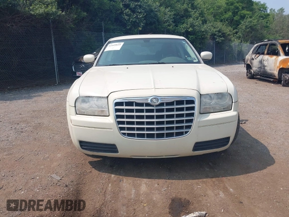 2008 Chrysler 300 LX z VIN 2C3LA43R48H225478, wystawiony jako IAAI lot #42449835 z przebiegiem 168 746 mil mil oraz . Historia ofert i sprzedaży dostępna na DreamBid. Obrazek 6.