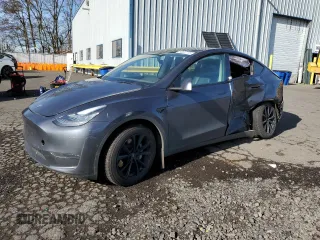 2021 Tesla Model Y Long Range z VIN 5YJYGDEE8MF217460, wystawiony jako Copart lot #50537115 z przebiegiem 34 811 mil mil oraz Szkoda całkowita • Salvage title. Historia ofert i sprzedaży dostępna na DreamBid. Obrazek 1.