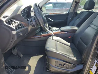 2012 BMW X5 35d z VIN 5UXZW0C59CL670242, wystawiony jako Copart lot #57638165 z przebiegiem 174 430 mil mil oraz Szkoda całkowita • Salvage title. Historia ofert i sprzedaży dostępna na DreamBid. Obrazek 7.