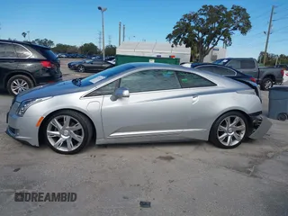 2016 Cadillac ELR z VIN 1G6RL1E41GU136319, wystawiony jako IAAI lot #41419125 z przebiegiem 71 573 mil mil oraz . Historia ofert i sprzedaży dostępna na DreamBid. Obrazek 15.