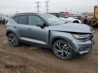 2019 Volvo XC40 R-Design z VIN YV4162UM3K2156744, wystawiony jako Copart lot #55354285 z przebiegiem 39 927 mil mil oraz Szkody całkowita. Historia ofert i sprzedaży dostępna na DreamBid. Obrazek 4.