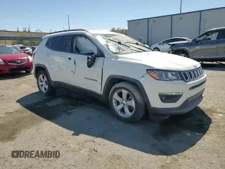 2020 Jeep Compass Latitude z VIN 3C4NJCBB6LT141472, wystawiony jako Copart lot #55794985 z przebiegiem Nie podano mil oraz Szkoda całkowita • Salvage title. Historia ofert i sprzedaży dostępna na DreamBid. Obrazek 13.