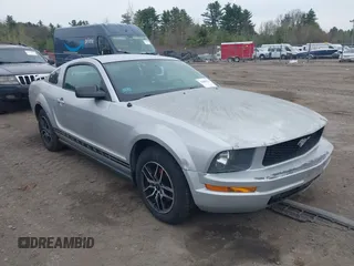 2005 Ford Mustang Deluxe with VIN 1ZVFT80N855107025, listed as a IAAI auction lot 42080576 with 177,401 mi miles. Bid and sale history available at carsss.com. Image 1.