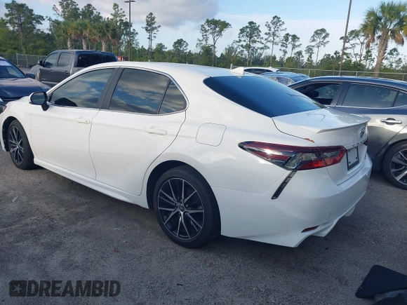 2022 Toyota Camry SE with VIN 4T1G11AK7NU039746, listed as a IAAI auction lot 41901908 with 18,839 mi miles and . Bid and sale history available at DreamBid. Image 3.