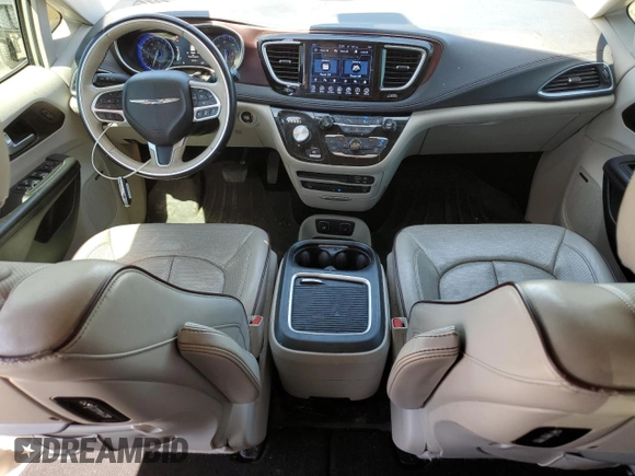 2017 Chrysler Pacifica Limited z VIN 2C4RC1GG4HR607740, wystawiony jako Copart lot #53989725 z przebiegiem 158 148 mil mil oraz Szkoda całkowita • Salvage title. Historia ofert i sprzedaży dostępna na DreamBid. Obrazek 8.
