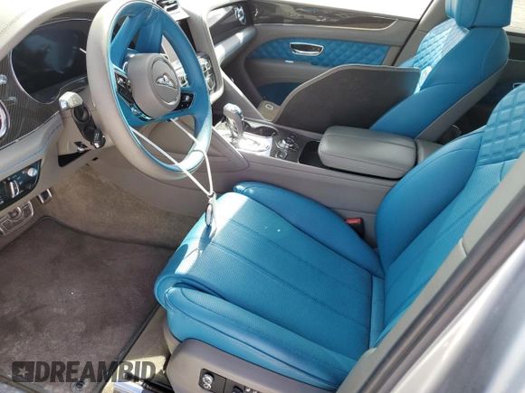 2022 Bentley Bentayga V8 z VIN SJAAM2ZV9NC011752, wystawiony jako Copart lot #79142714 z przebiegiem Nie podano mil oraz Nie do naprawy. Historia ofert i sprzedaży dostępna na DreamBid. Obrazek 7.