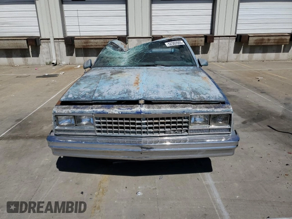 1987 Chevrolet El Camino SS z VIN 3GCCW80H4HS912151, wystawiony jako Copart lot #52302005 z przebiegiem 54 489 mil mil oraz Szkoda całkowita • Salvage title. Historia ofert i sprzedaży dostępna na DreamBid. Obrazek 5.