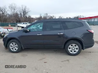 2017 Chevrolet Traverse LS z VIN 1GNKVFKD4HJ142765, wystawiony jako IAAI lot #41630040 z przebiegiem 82 986 mil mil oraz . Historia ofert i sprzedaży dostępna na DreamBid. Obrazek 14.