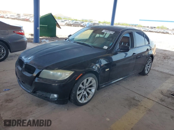 2011 BMW 3 Series 328i z VIN WBAPH5C55BA446506, wystawiony jako Copart lot #64320775 z przebiegiem 176 862 mil mil oraz Czysty tytuł • Clean title. Historia ofert i sprzedaży dostępna na DreamBid. Obrazek 1.