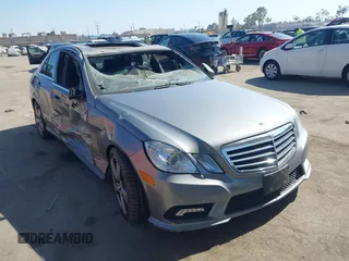 2011 Mercedes-Benz E 350 Luxury z VIN WDDHF5GB4BA364902, wystawiony jako IAAI lot #42644489 z przebiegiem 123 014 mil mil oraz . Historia ofert i sprzedaży dostępna na DreamBid. Obrazek 1.