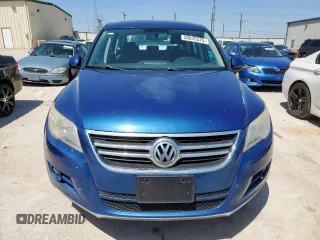 2010 Volkswagen Tiguan Wolfsburg Edition z VIN WVGAV7AXXAW004058, wystawiony jako Copart lot #50976575 z przebiegiem 83 620 mil mil oraz Szkoda całkowita • Salvage title. Historia ofert i sprzedaży dostępna na DreamBid. Obrazek 5.