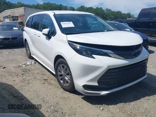 2025 Toyota Sienna LE z VIN 5TDKRKEC3SS234923, wystawiony jako IAAI lot #42651377 z przebiegiem Nie podano mil oraz . Historia ofert i sprzedaży dostępna na DreamBid. Obrazek 1.