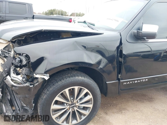 2016 Lincoln Navigator Select z VIN 5LMJJ2HT3GEL05459, wystawiony jako IAAI lot #41642906 z przebiegiem 53 459 mil mil oraz . Historia ofert i sprzedaży dostępna na DreamBid. Obrazek 17.