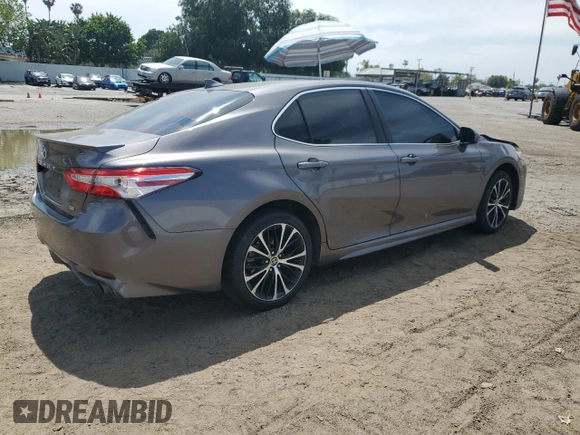2020 Toyota Camry SE z VIN 4T1G11AK2LU962018, wystawiony jako Copart lot #54340175 z przebiegiem 147 722 mil mil oraz Szkoda całkowita • Salvage title. Historia ofert i sprzedaży dostępna na DreamBid. Obrazek 3.