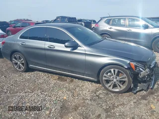 2017 Mercedes-Benz C 300 z VIN 55SWF4JB9HU209300, wystawiony jako IAAI lot #42084991 z przebiegiem 113 576 mil mil oraz . Historia ofert i sprzedaży dostępna na DreamBid. Obrazek 1.