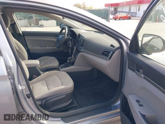 2017 Hyundai Elantra SE z VIN 5NPD74LF9HH112492, wystawiony jako IAAI lot #42083796 z przebiegiem 142 877 mil mil oraz . Historia ofert i sprzedaży dostępna na DreamBid. Obrazek 5.