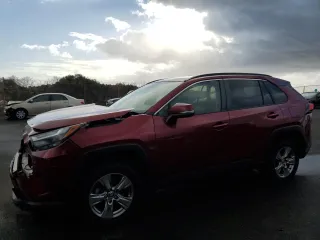 2022 Toyota RAV4 XLE with VIN JTMW1RFV6ND093623, listed as a Copart auction lot 43288075 with 11,301 mi miles and Salvage Title. Bid and sale history available at carsss.com. Image 1.