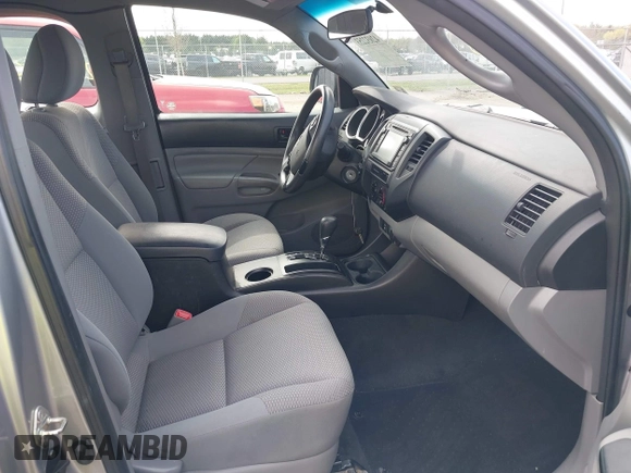 2015 Toyota Tacoma z VIN 5TFUX4EN9FX037511, wystawiony jako IAAI lot #42032253 z przebiegiem 180 516 mil mil oraz . Historia ofert i sprzedaży dostępna na DreamBid. Obrazek 5.