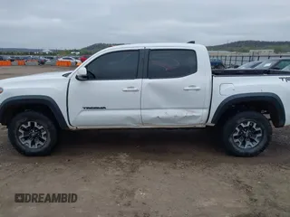 2017 Toyota Tacoma SR5 with VIN 5TFCZ5AN5HX109891, listed as a IAAI auction lot 41902959 with 152,438 mi miles and . Bid and sale history available at DreamBid. Image 14.