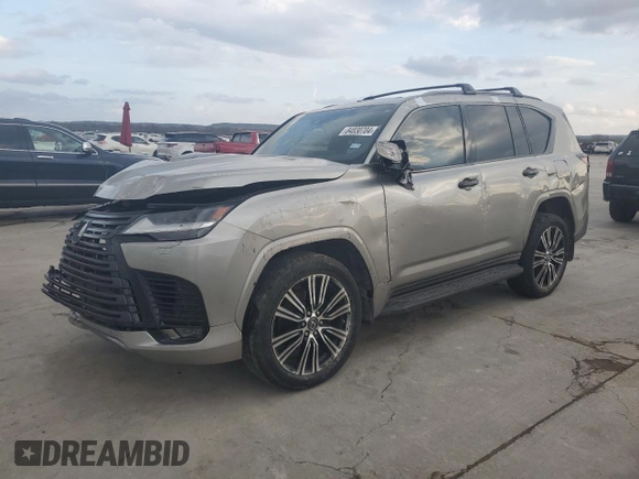 2023 Lexus LX 600 Luxury z VIN JTJGB7CX2P4014931, wystawiony jako Copart lot #84830704 z przebiegiem 47 282 mil mil oraz Szkoda całkowita • Salvage title. Historia ofert i sprzedaży dostępna na DreamBid. Obrazek 1.