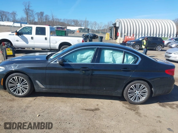2019 BMW 5 Series 530i xDrive z VIN WBAJA7C57KWW27356, wystawiony jako IAAI lot #41711504 z przebiegiem 183 294 mil mil oraz . Historia ofert i sprzedaży dostępna na DreamBid. Obrazek 14.