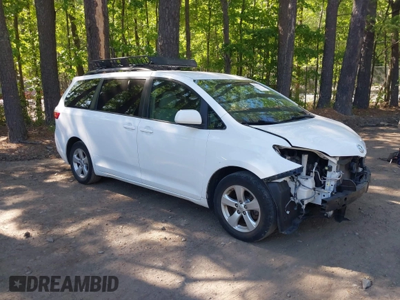 2016 Toyota Sienna LE AAS z VIN 5TDKK3DC4GS690593, wystawiony jako IAAI lot #42134347 z przebiegiem 175 063 mil mil oraz . Historia ofert i sprzedaży dostępna na DreamBid. Obrazek 1.
