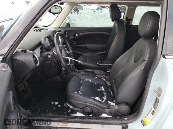 2013 MINI Cooper Hardtop with VIN WMWSU3C59DT685932, listed as a Copart auction lot 44947165 with 134,350 mi miles and Salvage Title. Bid and sale history available at carsss.com. Image 7.