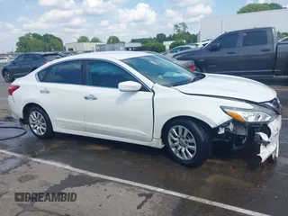 2017 Nissan Altima SR z VIN 1N4AL3AP3HC237252, wystawiony jako IAAI lot #42158198 z przebiegiem 138 672 mil mil oraz . Historia ofert i sprzedaży dostępna na DreamBid. Obrazek 12.