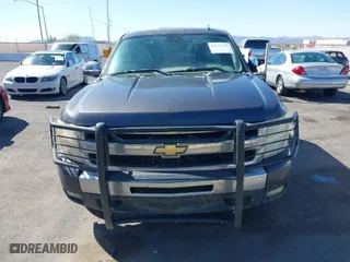 2011 Chevrolet Silverado 1500 LT with VIN 3GCPCSE04BG137550, listed as a IAAI auction lot 41939195 with 267,185 mi miles. Bid and sale history available at carsss.com. Image 12.